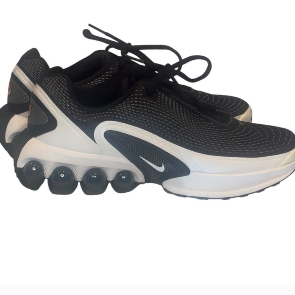 7 Nike Air Max DN - Women's 8 / Youth 6.5 - Black & White
(New Without Box) HD